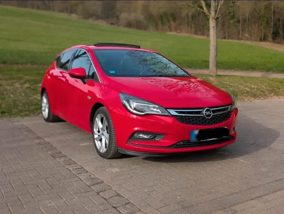 Gebraucht Opel Astra Dynamic 110 PS (80 kW) 2016 Rot Limousine