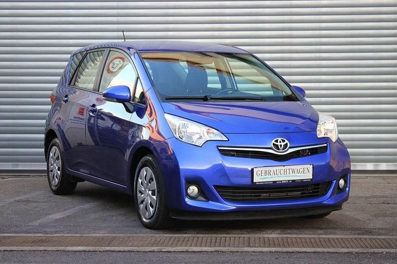 Blau Gebraucht 2011 Toyota Verso-S Life Van / Kleinbus | 6.990 € (Fairer Preis) - Bild 1/4