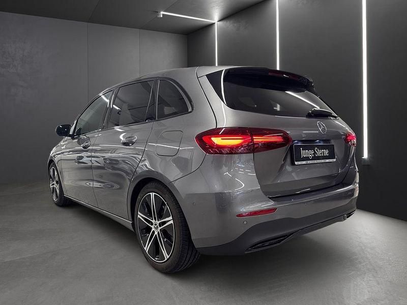 Gebraucht Mercedes B220 Progressive 190 PS (139 kW) 2025 Grau Van / Kleinbus