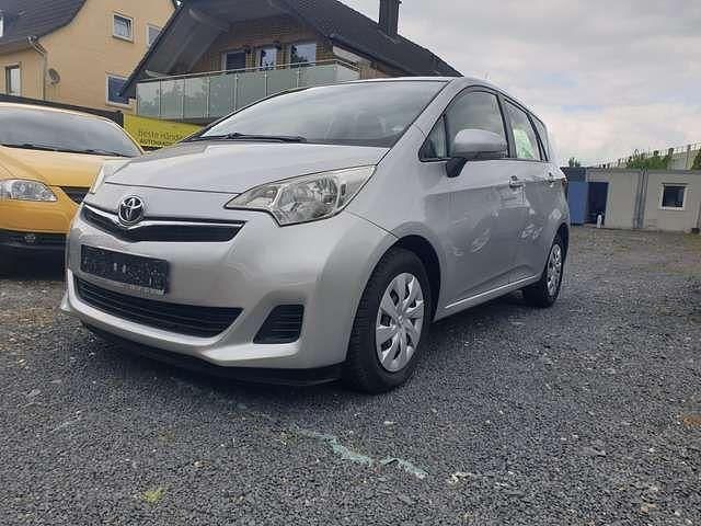 Silver metallic Gebraucht 2012 Toyota Verso-S Life Van / Kleinbus | 10.600 € (Etwas zu teuer) - Bild 1/4