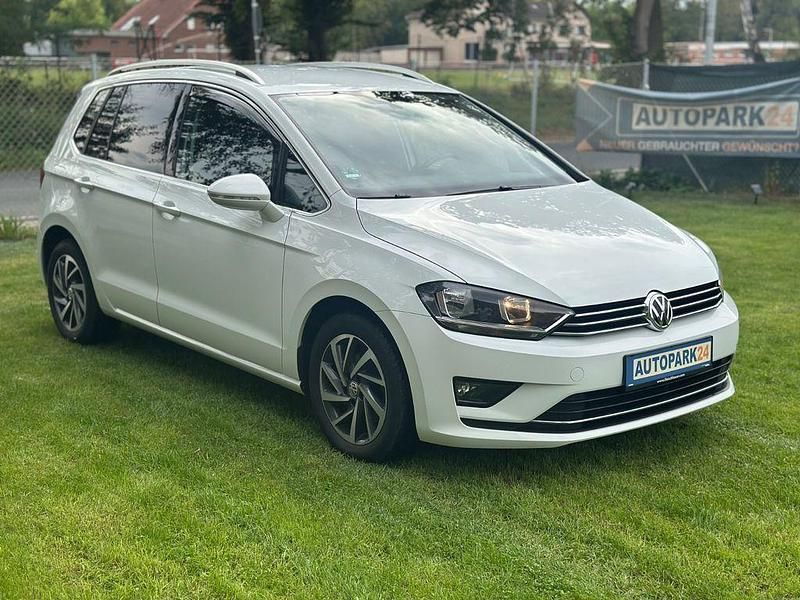 Weiß Gebraucht 2016 VW Golf VII Highline Limousine | 12.999 € (Guter Preis) - Bild 1/4