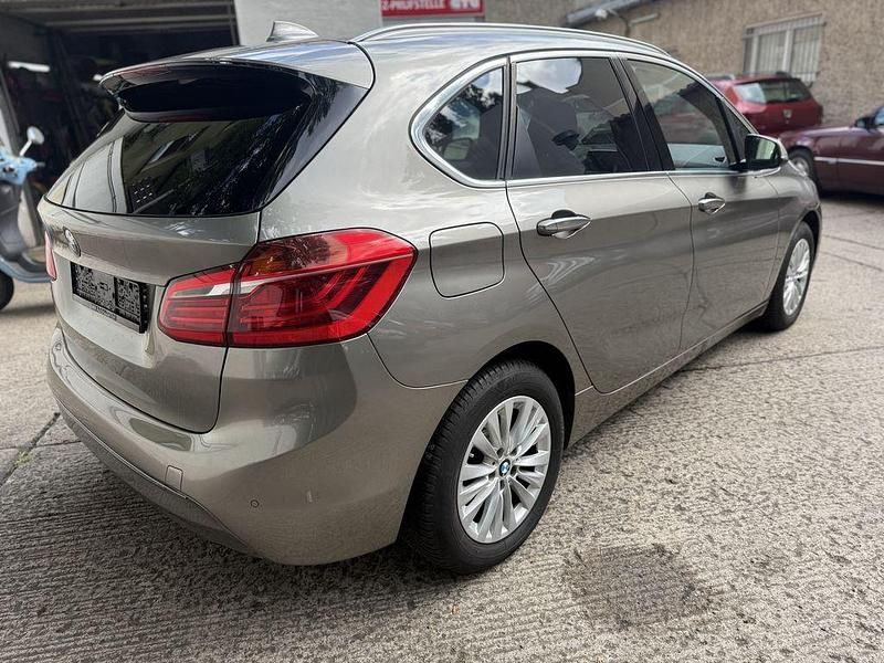 Gebraucht BMW 218 Active Tourer Luxury Line 136 PS (100 kW) 2014 Platinsilbermetallic Van / Kleinbus