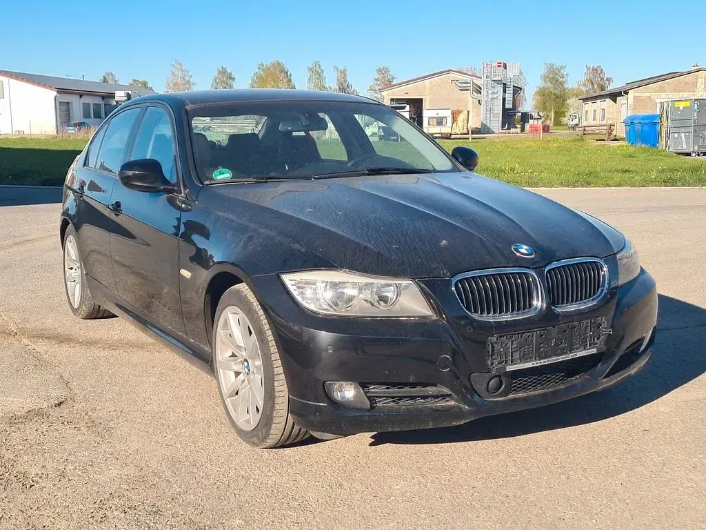 Gebraucht BMW 330 Sport Line 218 PS (160 kW) 2010 Schwarz Limousine