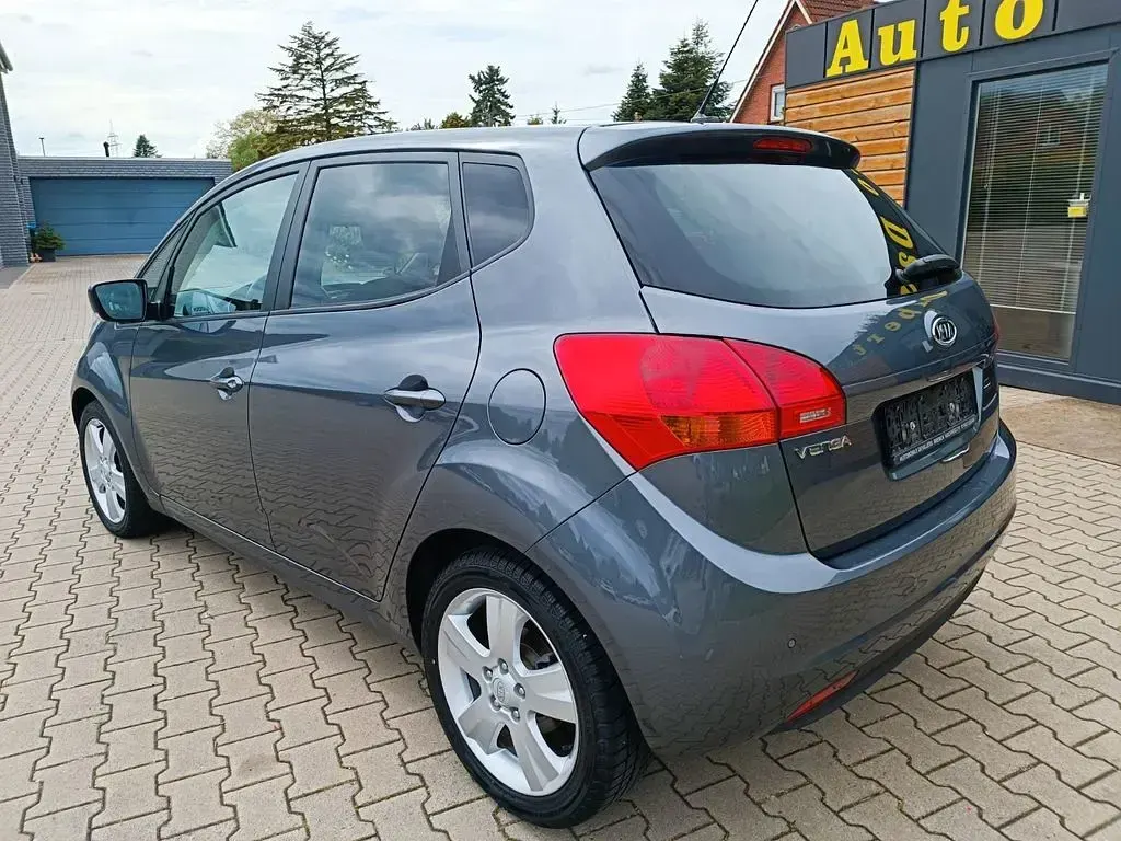 Gebraucht Kia Venga 125 PS (91 kW) 2011 Grau Kleinwagen