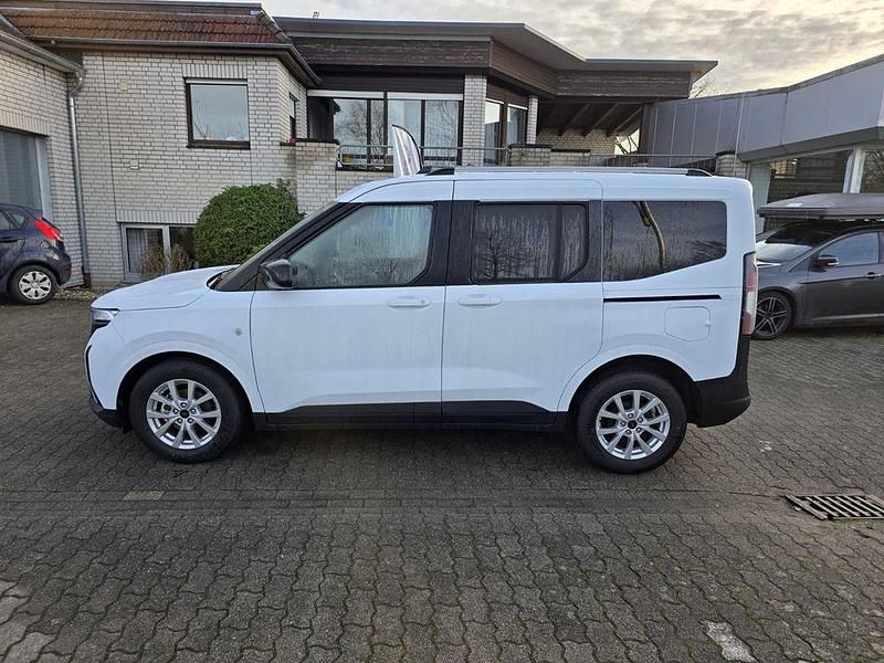 Neu Ford Tourneo Courier Titanium 125 PS (91 kW) 2025 Weiß Van / Kleinbus