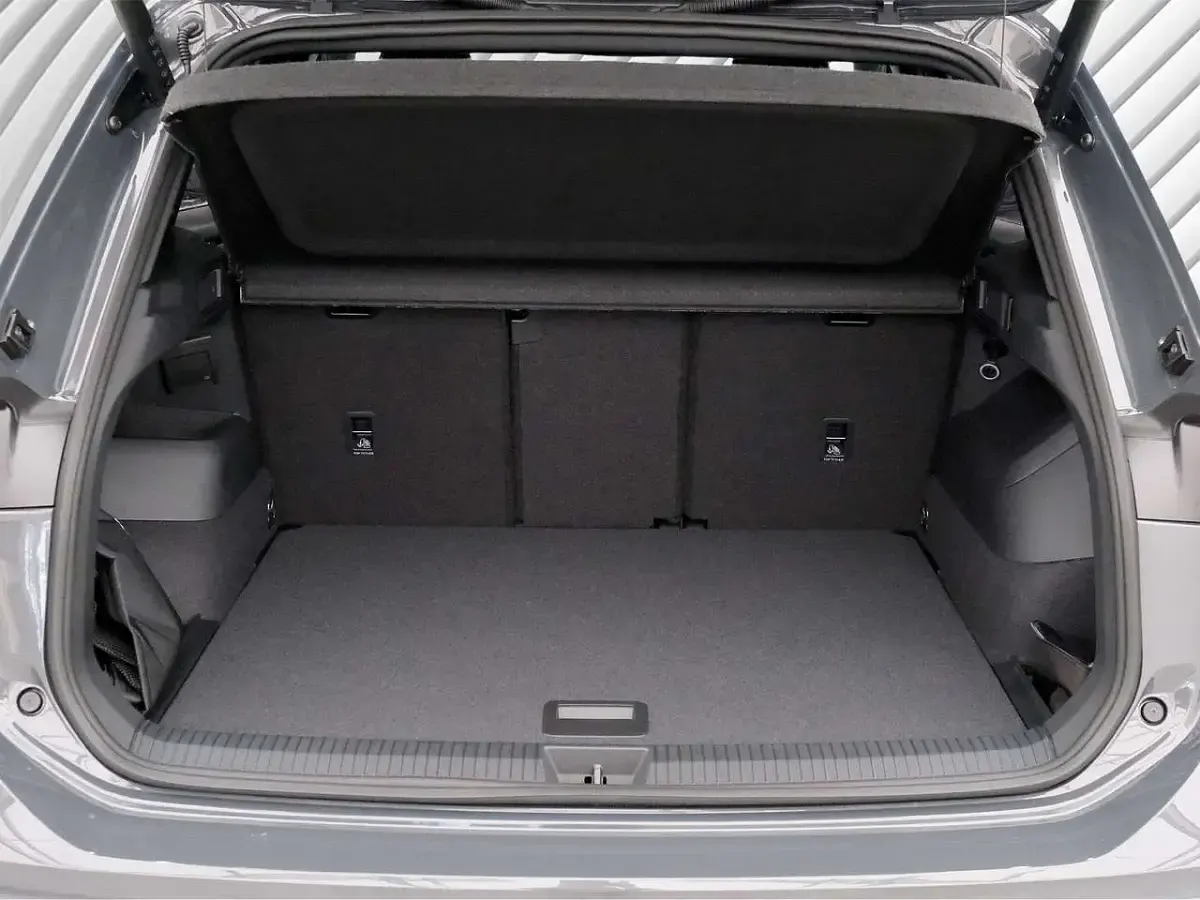 Neu VW Tiguan R-line 150 PS (110 kW) 2026 Delfingrau metallic SUV