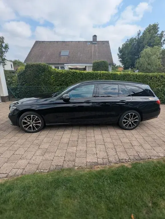 Gebraucht Mercedes E220 194 PS (142 kW) 2018 Schwarz Limousine