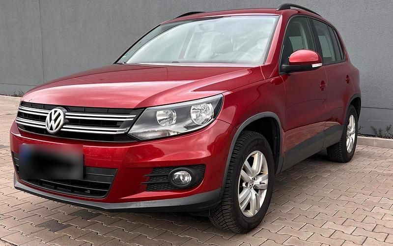 Gebraucht VW Tiguan 122 PS (89 kW) 2013 Rot SUV