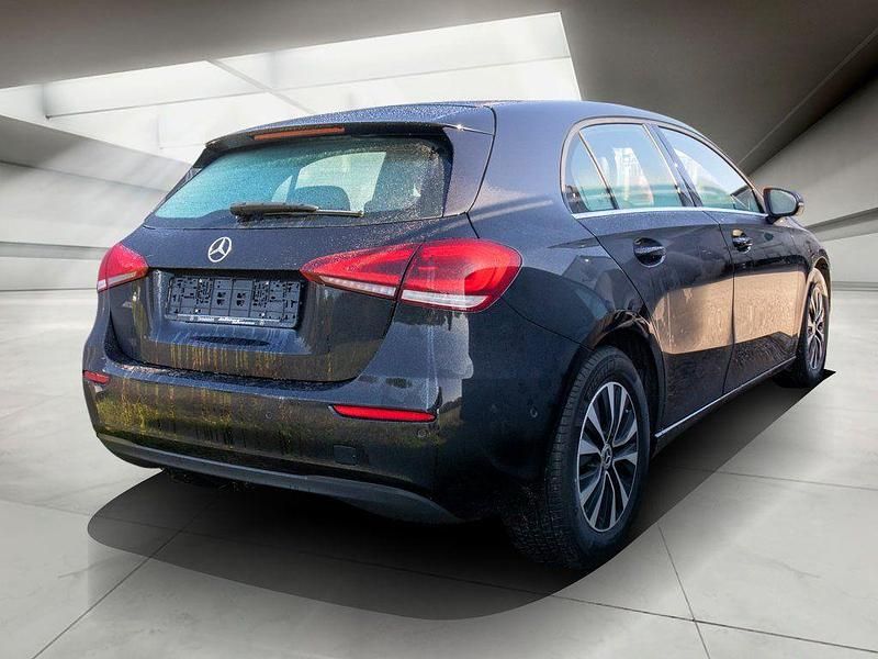 Gebraucht Mercedes A200 Style 163 PS (119 kW) 2022 Schwarz Limousine