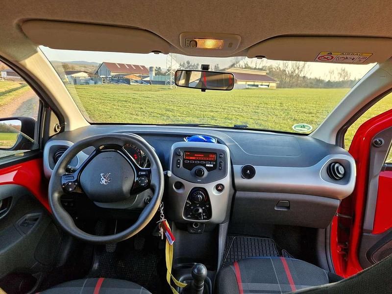 Gebraucht Peugeot 108 Active 69 PS (50 kW) 2014 Rot Limousine