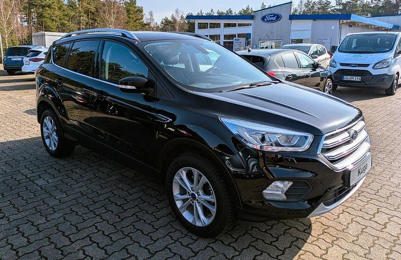 Gebraucht Ford Kuga Titanium 150 PS (110 kW) 2018 Schwarz SUV