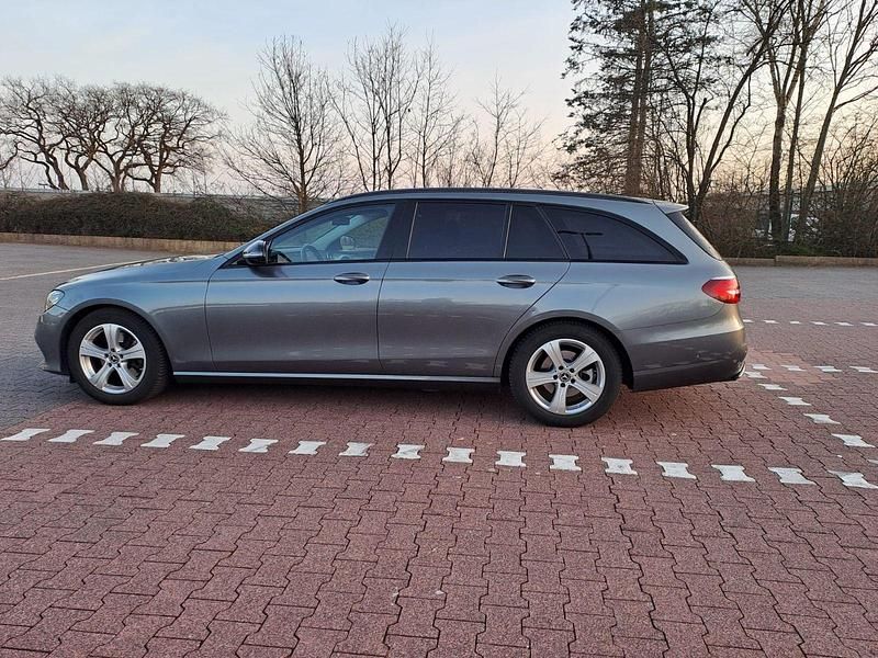 Gebraucht Mercedes E220 Avantgarde 194 PS (142 kW) 2018 Grau Kombi