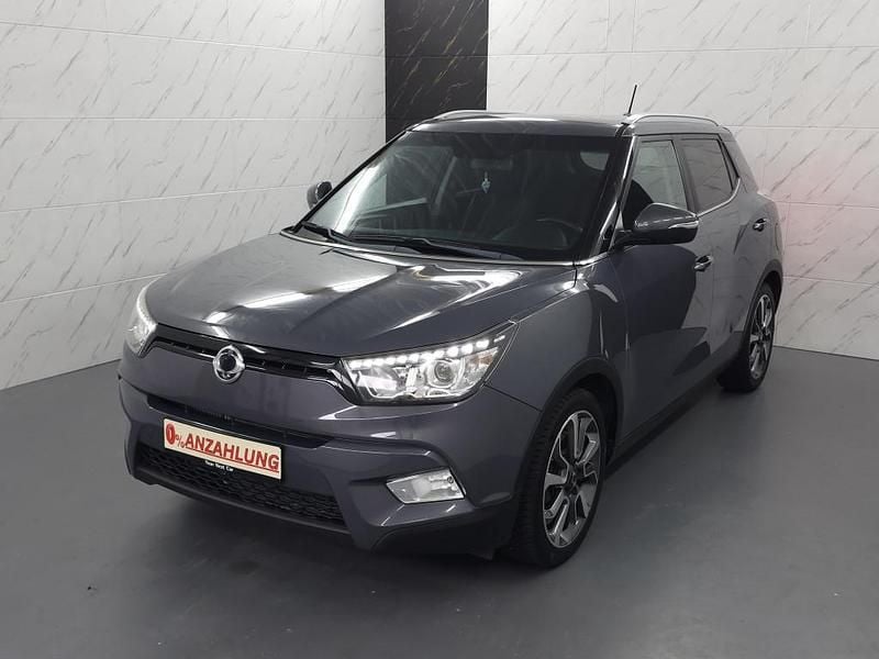 Grau Gebraucht 2017 Ssangyong (KGM) Tivoli SUV | 7.490 € - Bild 1/4