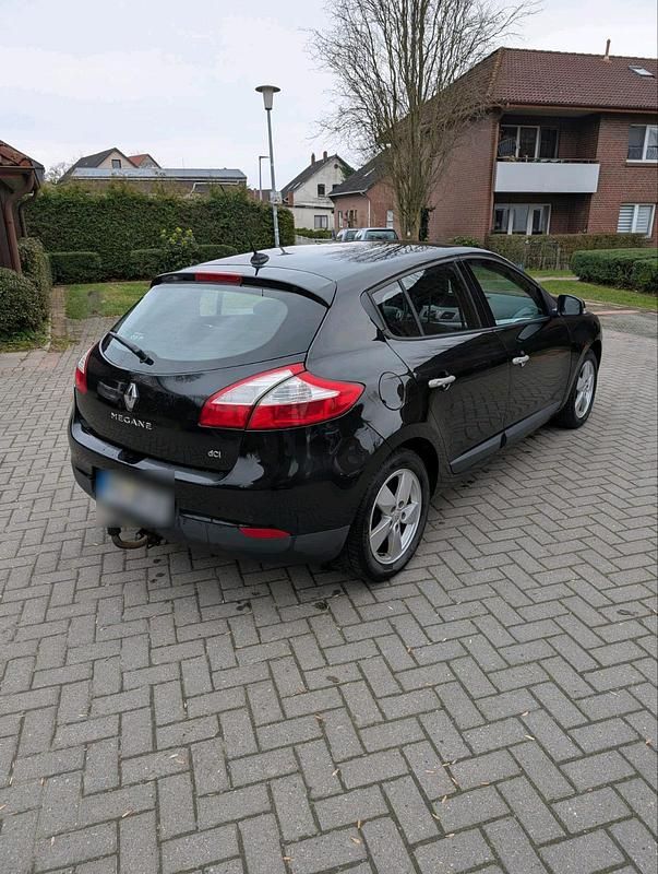 Gebraucht Renault Mégane Dynamique 131 PS (96 kW) 2011 Schwarz Limousine