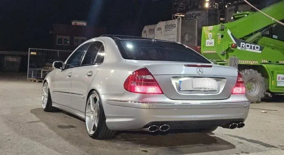 Gebraucht Mercedes E500 AMG 306 PS (225 kW) 2003 Silber Limousine