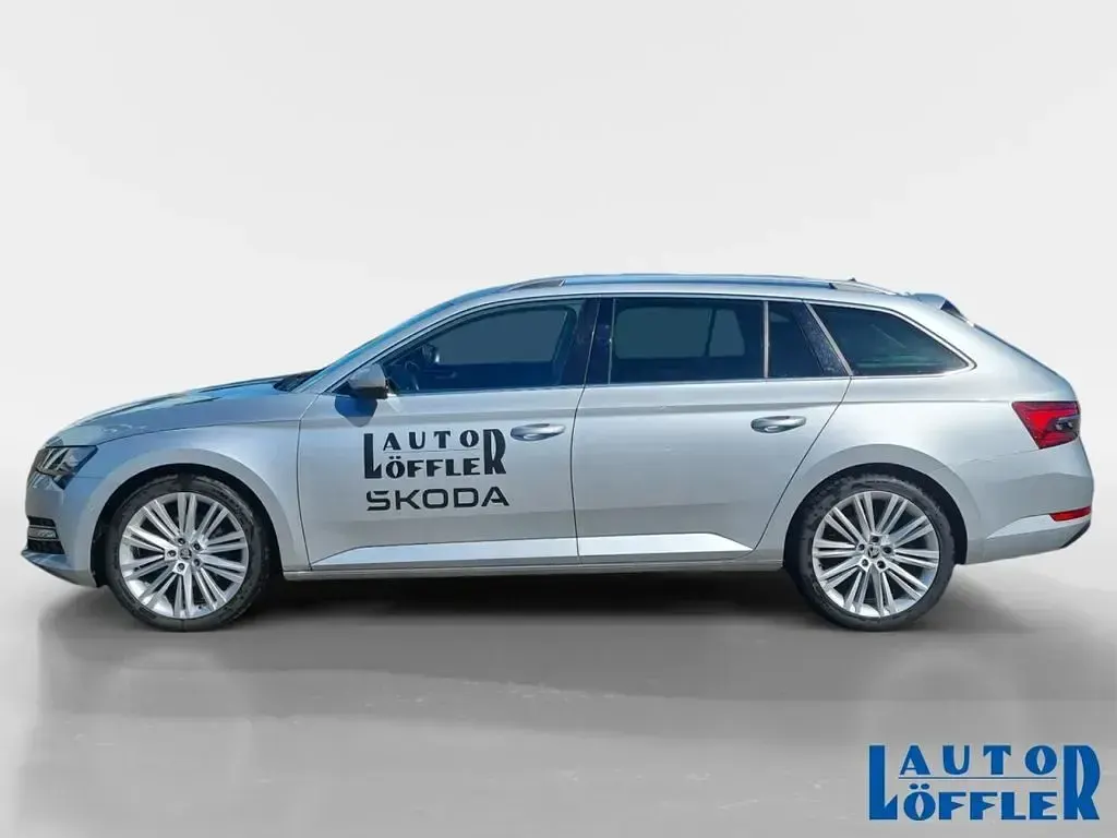 Gebraucht Skoda Superb Style 150 PS (110 kW) 2022 Brilliantsilber Kombi