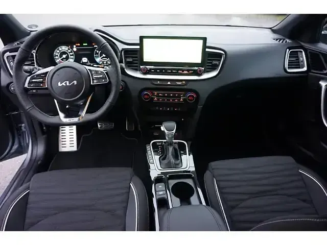 Gebraucht Kia ProCeed GT-Line 140 PS (102 kW) 2024 Silber Kleinwagen