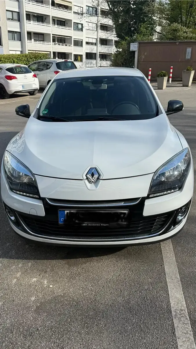 Gebraucht Renault Mégane 130 PS (95 kW) 2013 Weiß Limousine