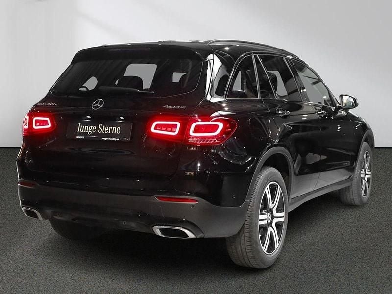 Gebraucht Mercedes GLC300e 320 PS (235 kW) 2021 Unilack schwarz SUV
