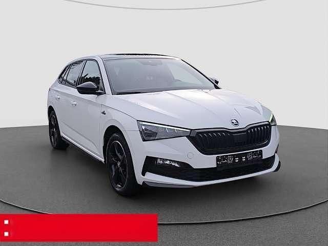 Weiß Gebraucht 2021 Skoda Scala Monte Carlo Kleinwagen | 20.640 € (Etwas zu teuer) - Bild 1/4