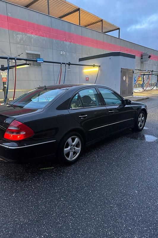 Gebraucht Mercedes E320 Avantgarde 204 PS (150 kW) 2003 Schwarz Limousine