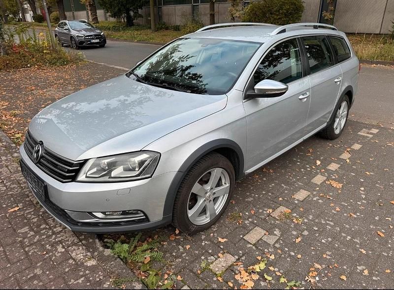 Silber Gebraucht 2013 VW Passat Alltrack Kombi | 6.900 € (Guter Preis) - Bild 1/4