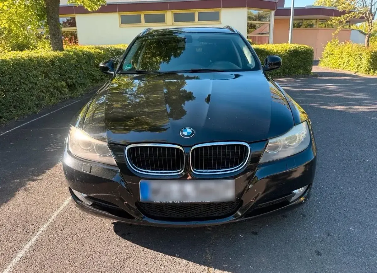 Gebraucht BMW 320 184 PS (135 kW) 2012 Schwarz Kombi