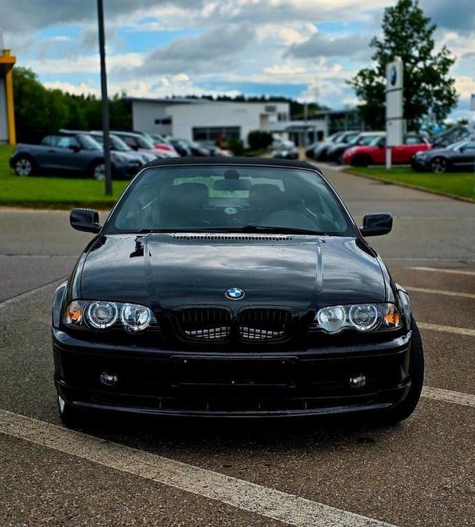 Gebraucht BMW 325 Cabriolet Performance 192 PS (141 kW) 2001 Schwarz Cabrio