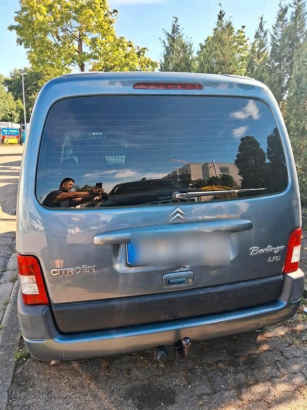 Silber Gebraucht 2008 Citroën Berlingo Van / Kleinbus | 2.300 € (Etwas zu teuer) - Bild 1/4