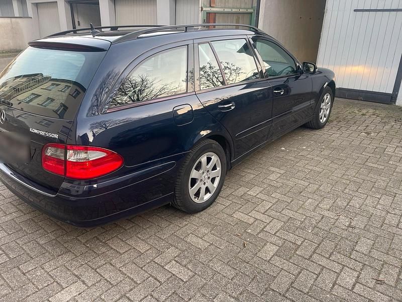 Gebraucht Mercedes E200 168 PS (123 kW) 2007 Blau Kombi