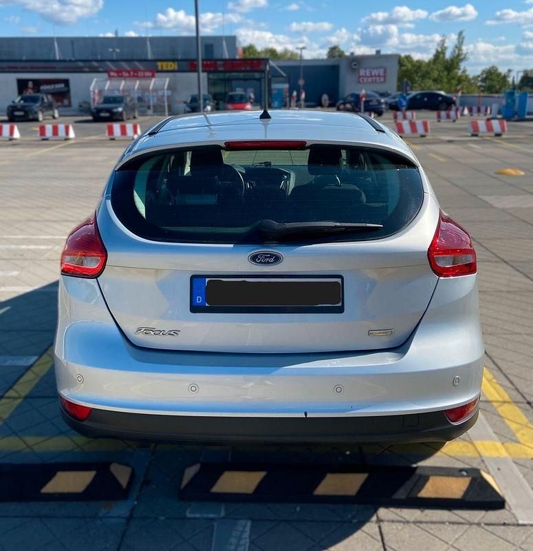 Gebraucht Ford Focus 101 PS (74 kW) 2017 Grau Kombi
