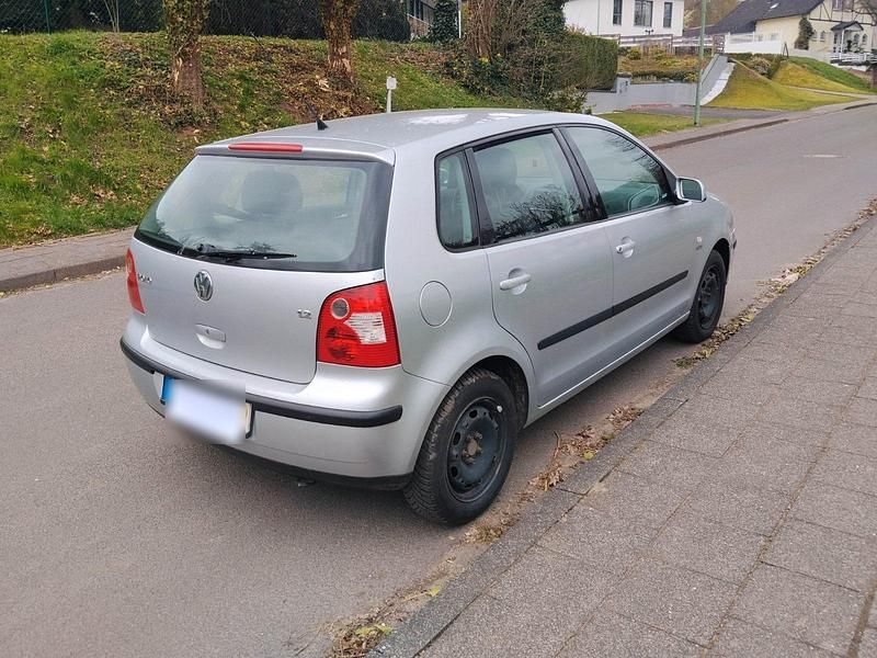 Gebraucht VW Polo 65 PS (47 kW) 2002 Silber Kleinwagen
