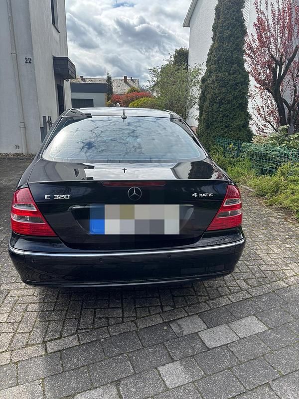 Gebraucht Mercedes E320 224 PS (164 kW) 2005 Schwarz Limousine