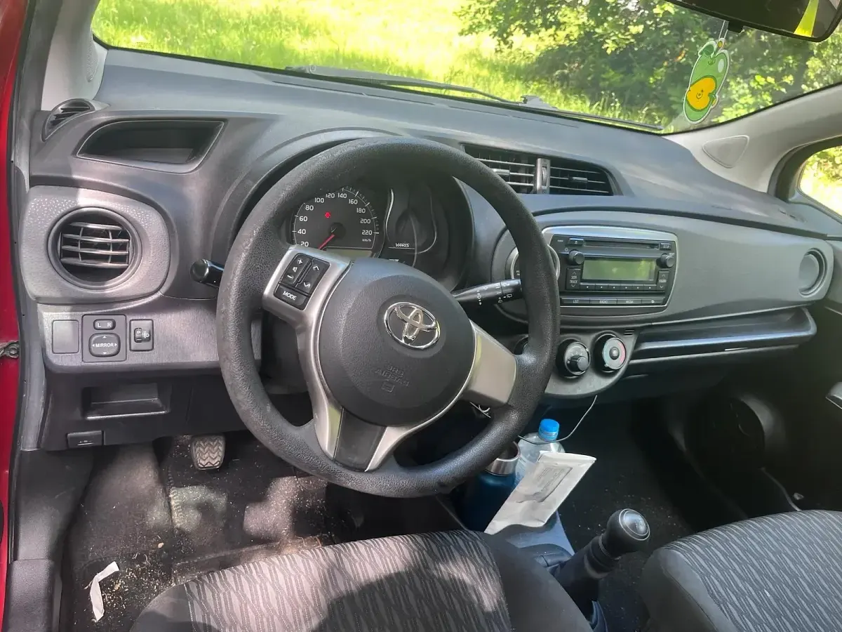 Gebraucht Toyota Yaris 2012 Rot Kleinwagen