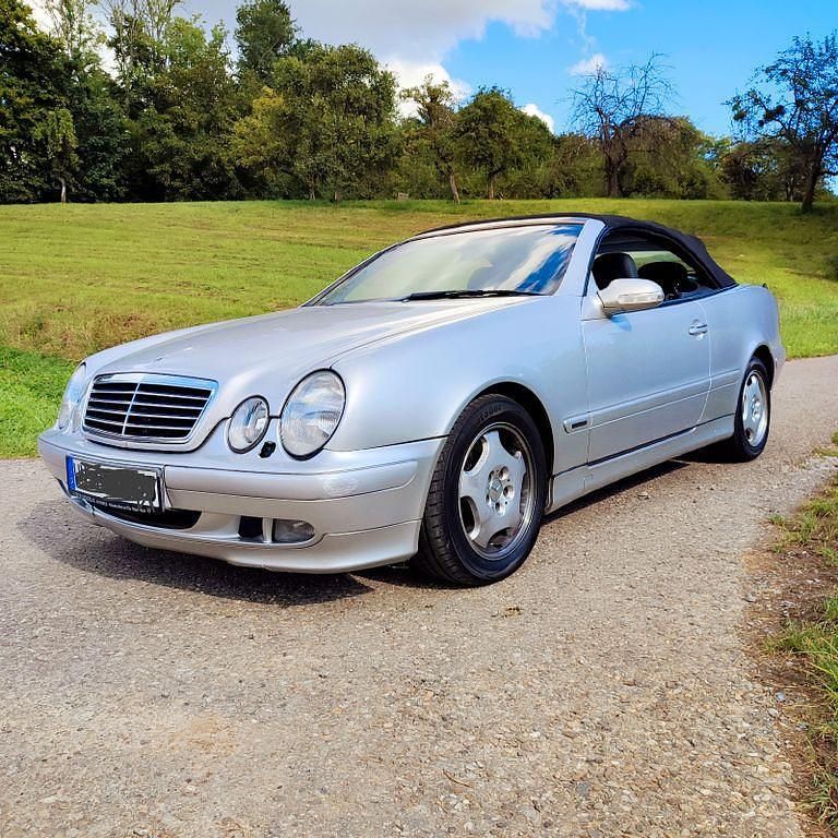 Grau Gebraucht 2002 Mercedes CLK200 Elegance Cabrio | 1.900 € - Bild 1/4