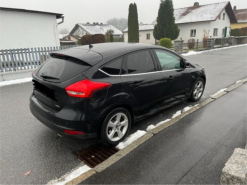 Gebraucht Ford Focus Titanium 150 PS (110 kW) 2015 Schwarz Limousine