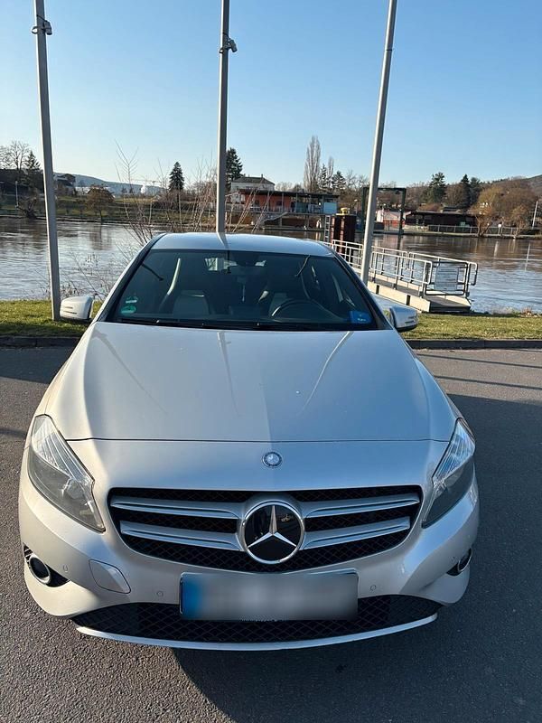 Gebraucht Mercedes A180 109 PS (80 kW) 2013 Grau Kleinwagen