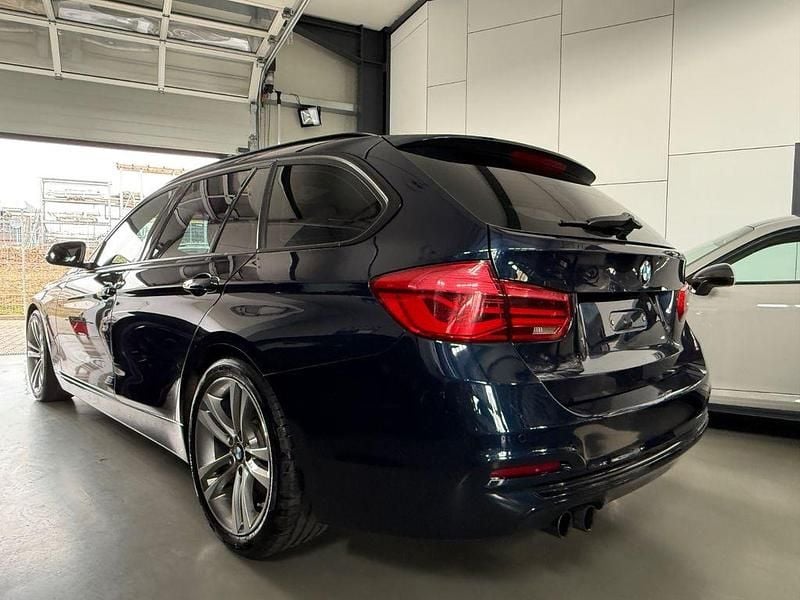Gebraucht BMW 330 Sport Line 258 PS (189 kW) 2015 Blau Kombi