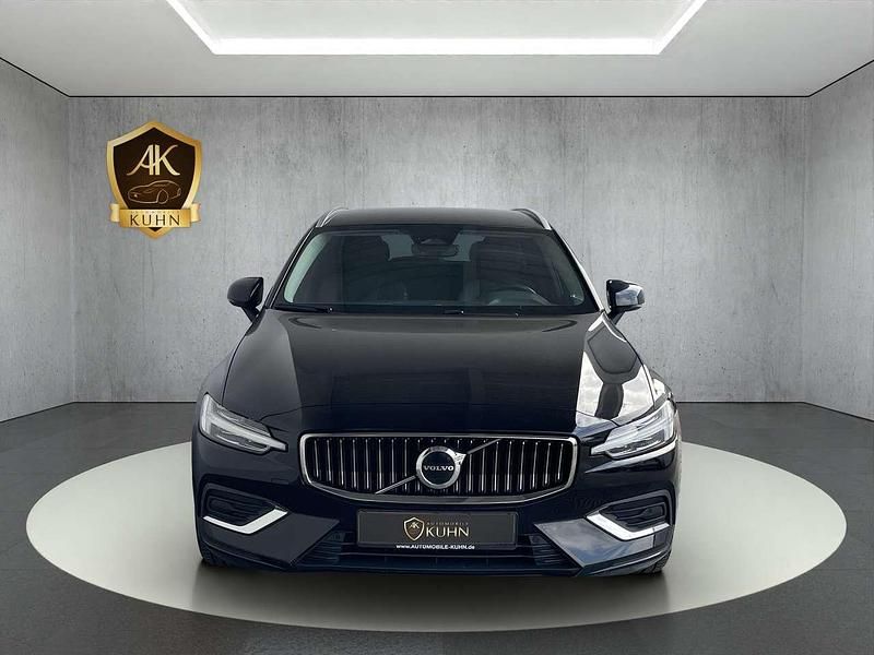 Gebraucht Volvo V60 Plus 197 PS (144 kW) 2023 Onyx black / metallic Kombi