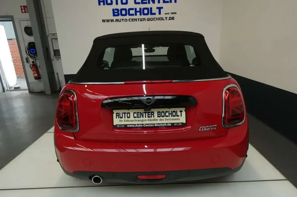 Gebraucht Mini Cooper Cabriolet Chili 136 PS (100 kW) 2019 Chili (solar) red Cabrio