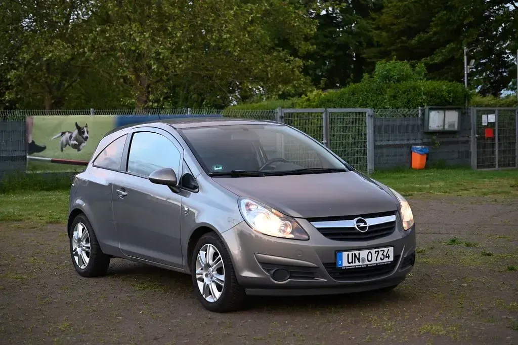 Używany Opel Corsa Edition 87 KM (63 kW) 2010 Szary Hatchback