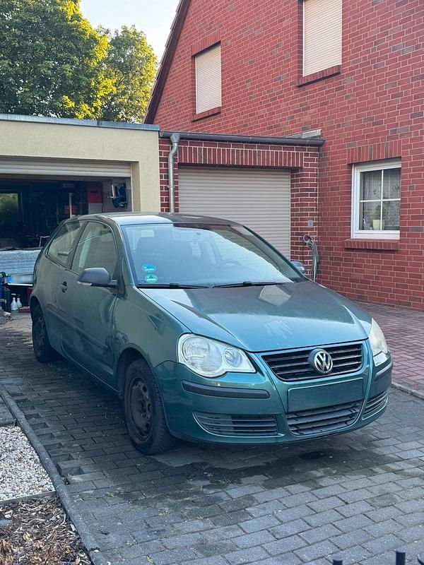 Usado VW Polo 54 HP (39 kW) 2006 Verde Citadino