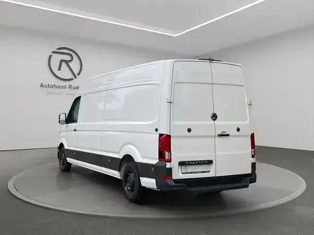 Second-hand VW Crafter 140 CP (102 kW) 2025 Alb Van