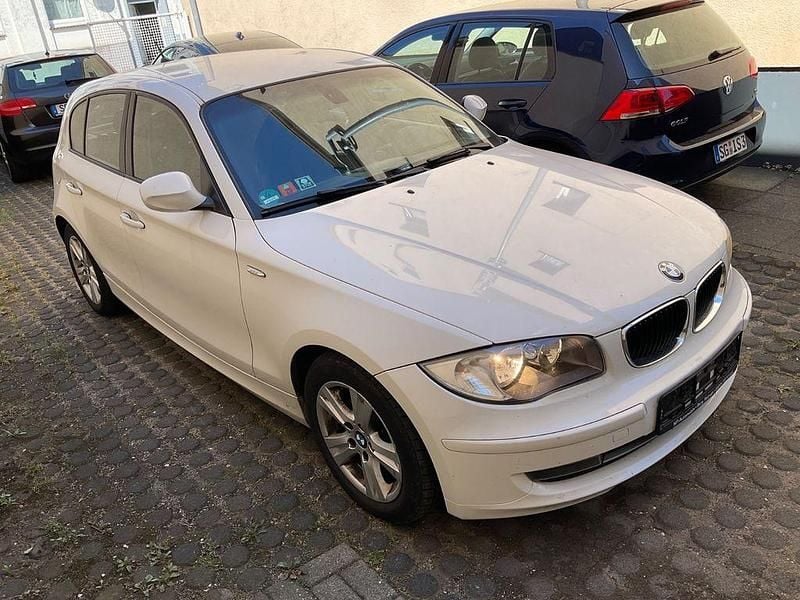 Weiß Gebraucht 2011 BMW 116 Sport Line Kleinwagen | 4.000 € (Fairer Preis) - Bild 1/4