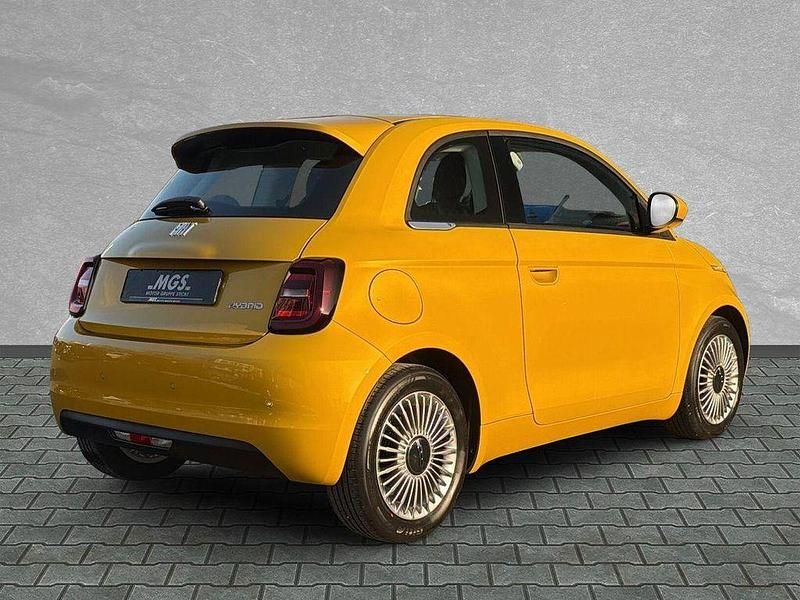 Neu Fiat 500 65 PS (47 kW) 2026 Sun of italy gelb Limousine