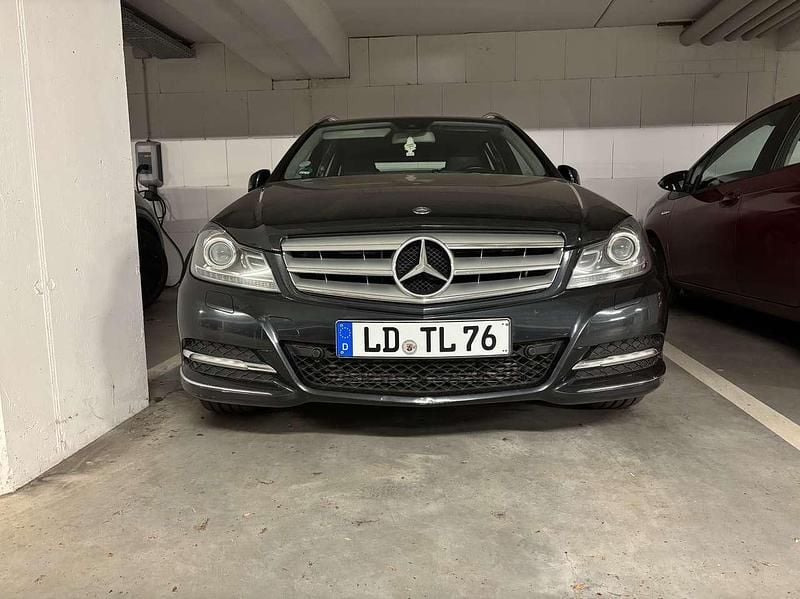 Schwarz Gebraucht 2011 Mercedes C200 Avantgarde Kombi | 7.000 € (Superpreis) - Bild 1/4