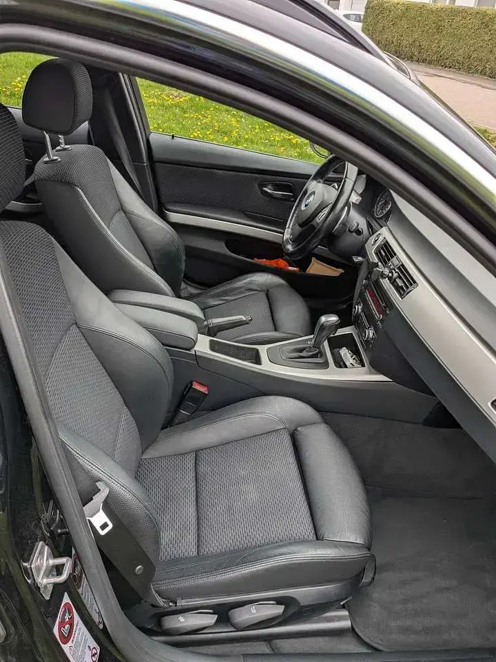 Gebraucht BMW 325 Sport Line 218 PS (160 kW) 2011 Schwarz Kombi