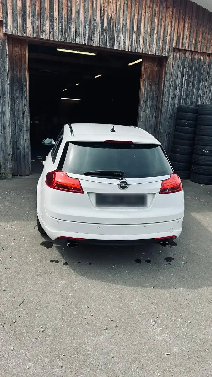 Gebraucht Opel Insignia OPC 260 PS (191 kW) 2010 Weiß Kombi