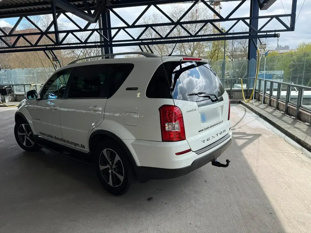 Gebraucht SsangYong Rexton 155 PS (114 kW) 2015 Weiß SUV
