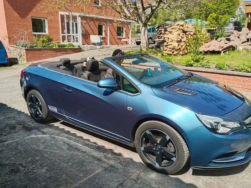 Second-hand Opel Cascada Edition 140 CP (102 kW) 2016 Albastru Cabrio